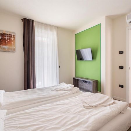 Residence Maroadi Torbole Sul Garda Exteriör bild