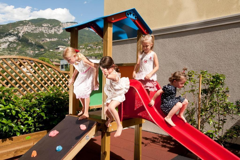 Residence Maroadi Torbole Sul Garda Exteriör bild
