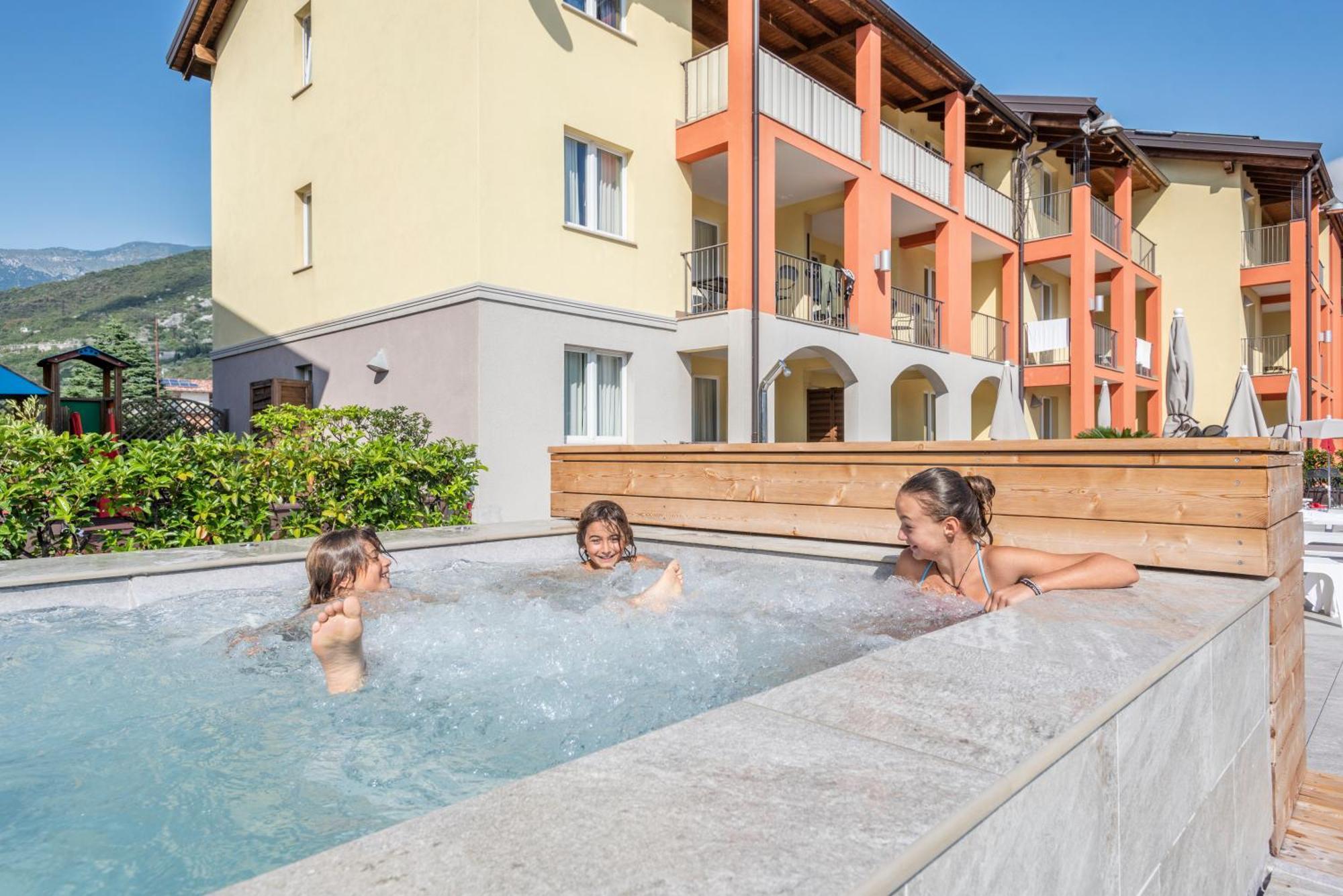 Residence Maroadi Torbole Sul Garda Exteriör bild