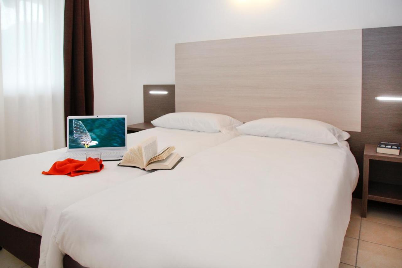 Residence Maroadi Torbole Sul Garda Rum bild